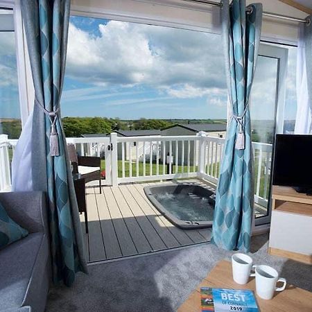 Our Goldfinch 1- Sleeps 2 Persons- Private Hot Tub-Pet Friendly-Tranquil Holiday Away From It All Yet Not Far From St Austell- The Holiday Home Has One Bedroom, Living And Dining Area, Equipped Kitchen-Decking-Outdoor Furniture-Fishing Lakes And More Grampound Exterior foto