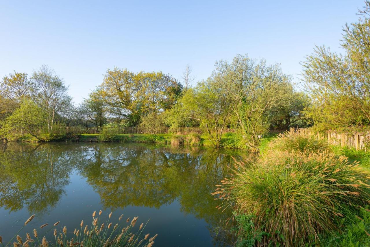 Our Goldfinch 1- Sleeps 2 Persons- Private Hot Tub-Pet Friendly-Tranquil Holiday Away From It All Yet Not Far From St Austell- The Holiday Home Has One Bedroom, Living And Dining Area, Equipped Kitchen-Decking-Outdoor Furniture-Fishing Lakes And More Grampound Exterior foto