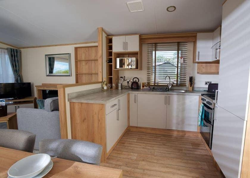 Our Goldfinch 1- Sleeps 2 Persons- Private Hot Tub-Pet Friendly-Tranquil Holiday Away From It All Yet Not Far From St Austell- The Holiday Home Has One Bedroom, Living And Dining Area, Equipped Kitchen-Decking-Outdoor Furniture-Fishing Lakes And More Grampound Exterior foto