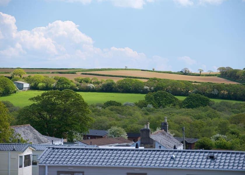 Our Goldfinch 1- Sleeps 2 Persons- Private Hot Tub-Pet Friendly-Tranquil Holiday Away From It All Yet Not Far From St Austell- The Holiday Home Has One Bedroom, Living And Dining Area, Equipped Kitchen-Decking-Outdoor Furniture-Fishing Lakes And More Grampound Exterior foto