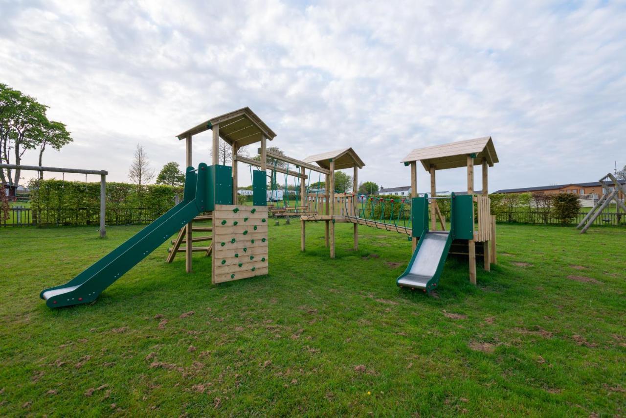 Our Goldfinch 1- Sleeps 2 Persons- Private Hot Tub-Pet Friendly-Tranquil Holiday Away From It All Yet Not Far From St Austell- The Holiday Home Has One Bedroom, Living And Dining Area, Equipped Kitchen-Decking-Outdoor Furniture-Fishing Lakes And More Grampound Exterior foto