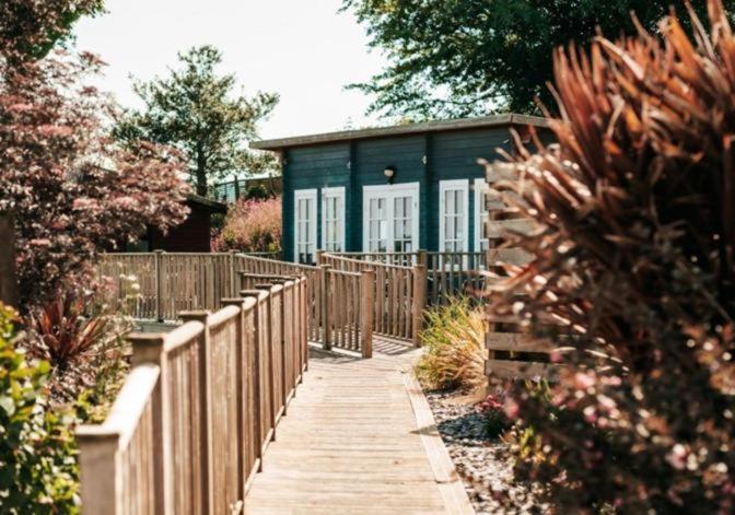 Our Goldfinch 1- Sleeps 2 Persons- Private Hot Tub-Pet Friendly-Tranquil Holiday Away From It All Yet Not Far From St Austell- The Holiday Home Has One Bedroom, Living And Dining Area, Equipped Kitchen-Decking-Outdoor Furniture-Fishing Lakes And More Grampound Exterior foto